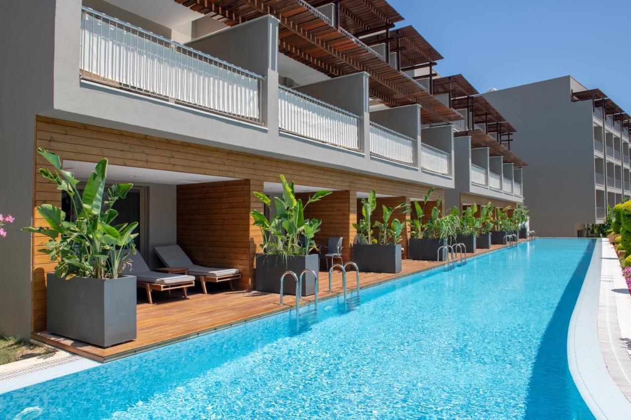 Deluxe Room Swim Up