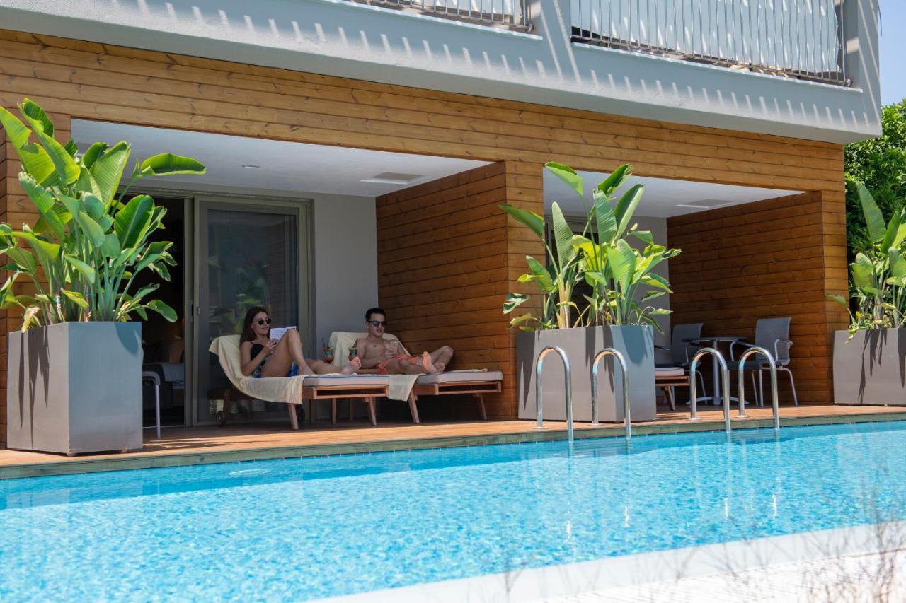 Deluxe Room Swim Up