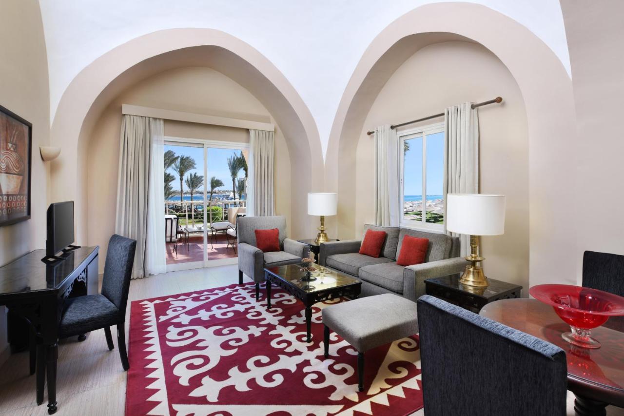 Junior Suite Queen Bed Side Sea view