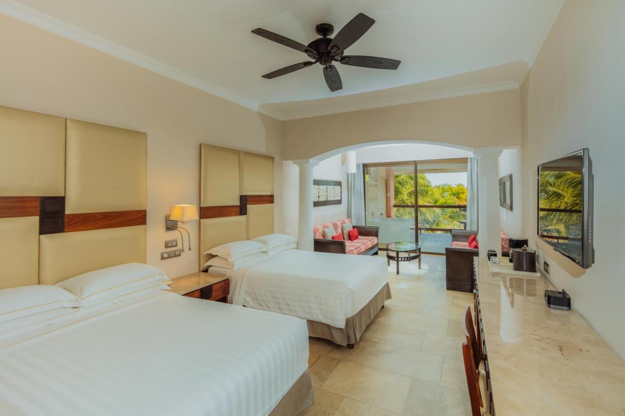Junior Suite Ocean Front Premium Level (1 Adult + 1 Child)