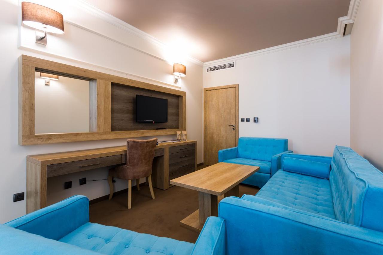 One-Bedroom Suite Balcony Sea View