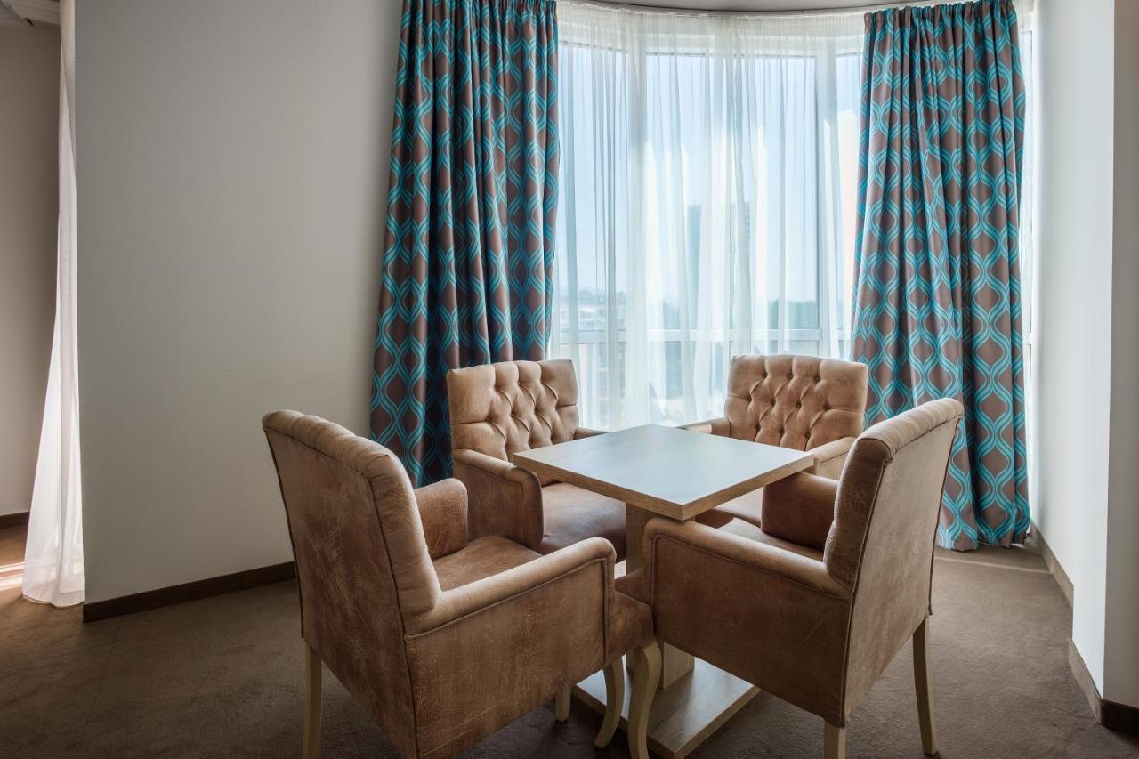 One-Bedroom Suite Balcony Sea View