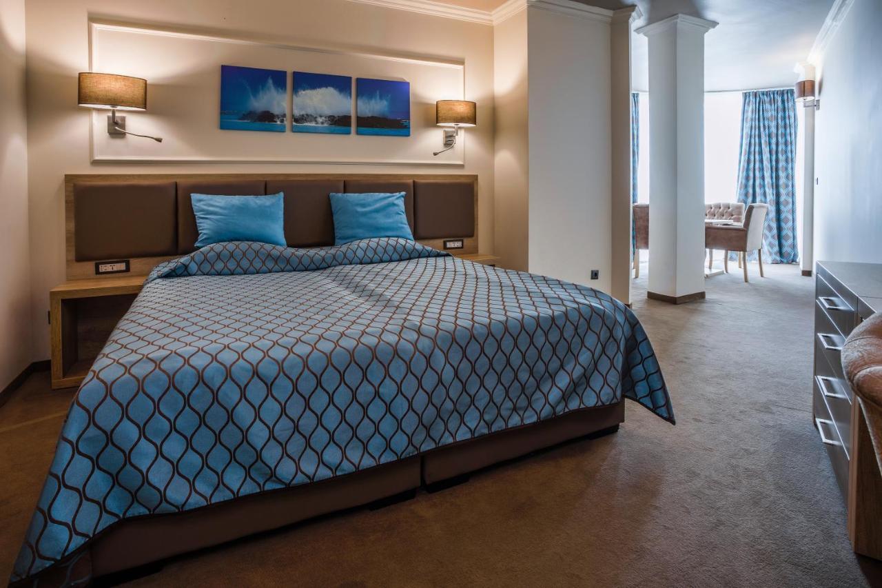 One-Bedroom Suite Balcony Sea View