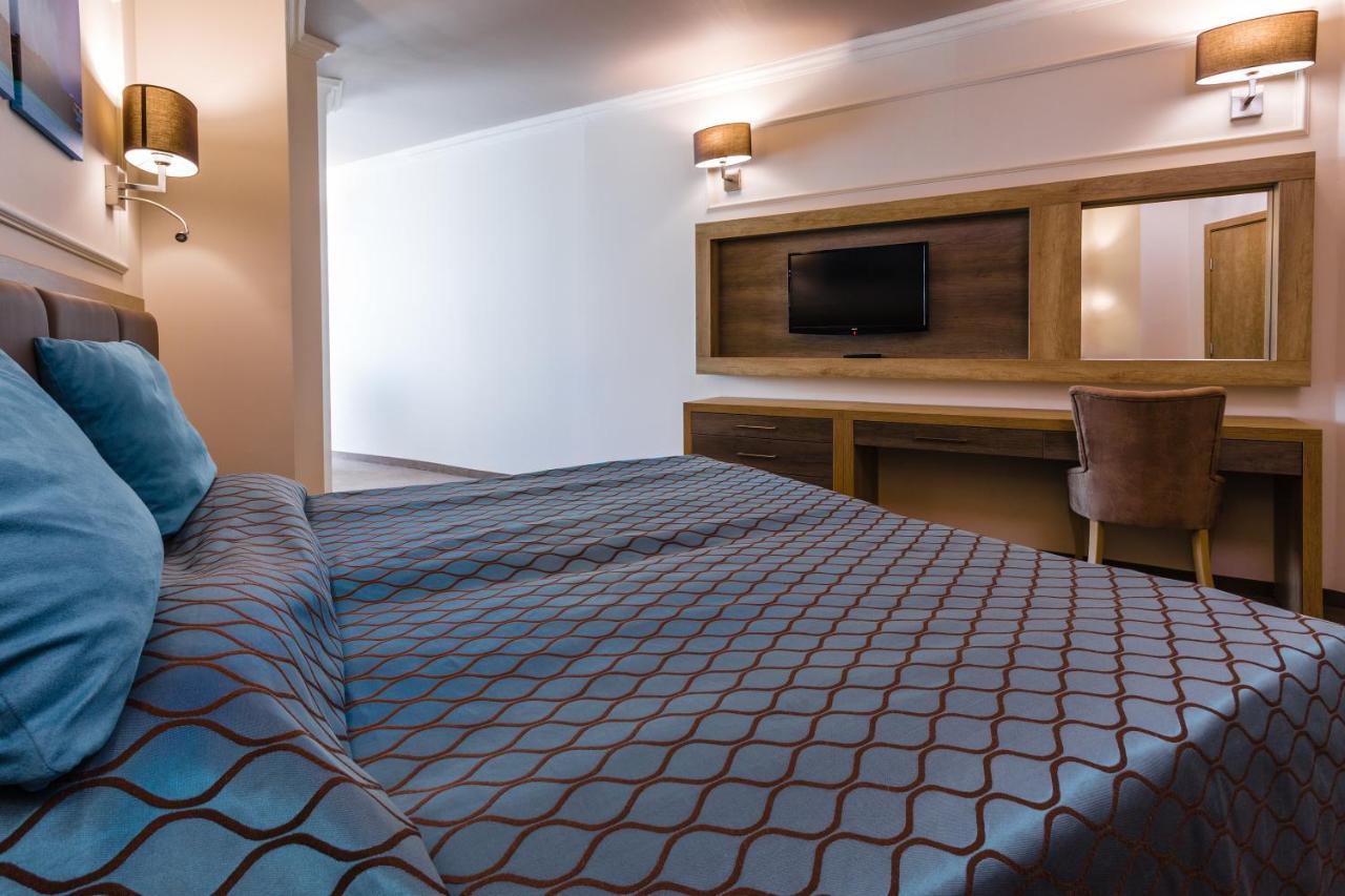 One-Bedroom Suite Balcony Sea View