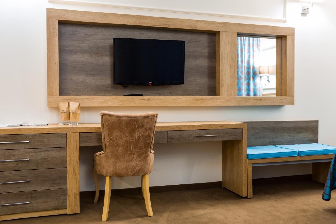 One-Bedroom Suite Balcony Sea View
