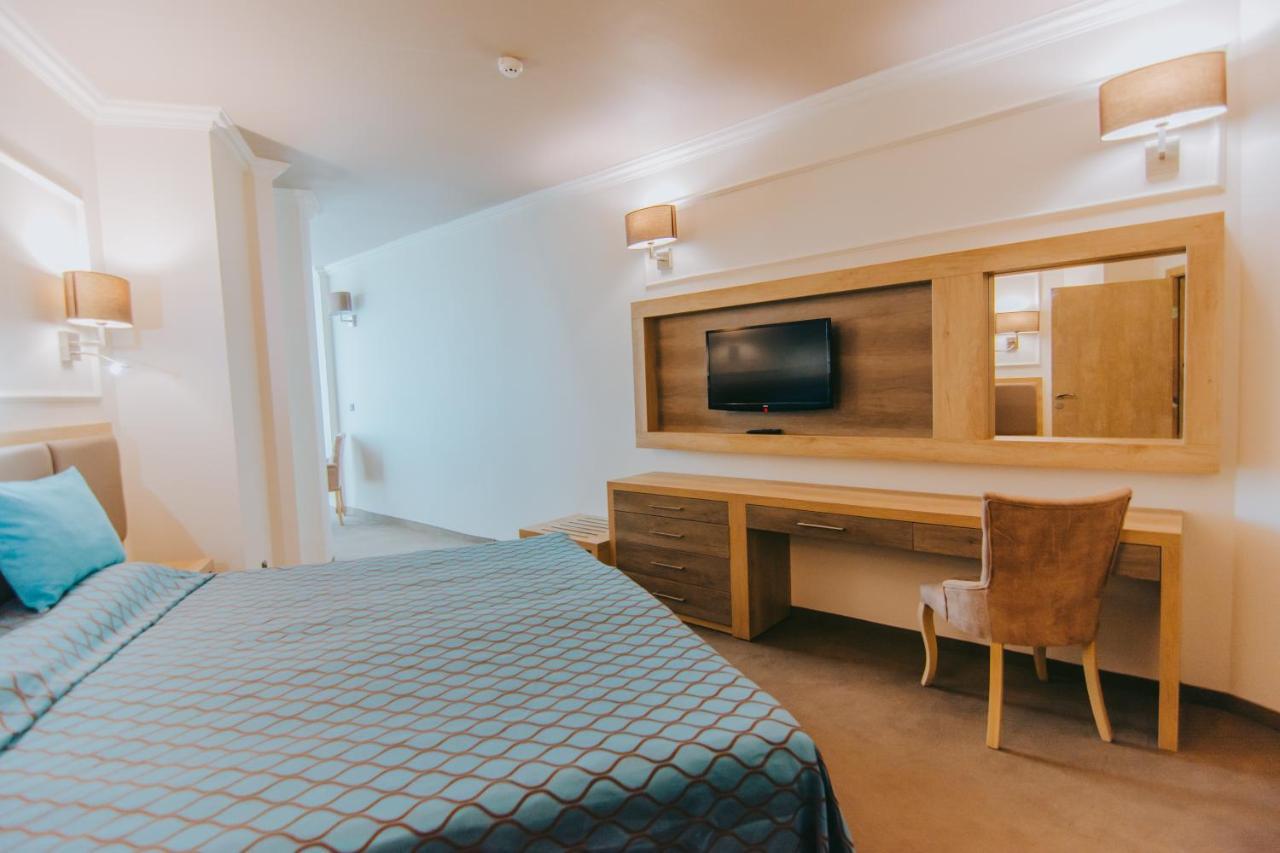 One-Bedroom Suite Balcony Sea View