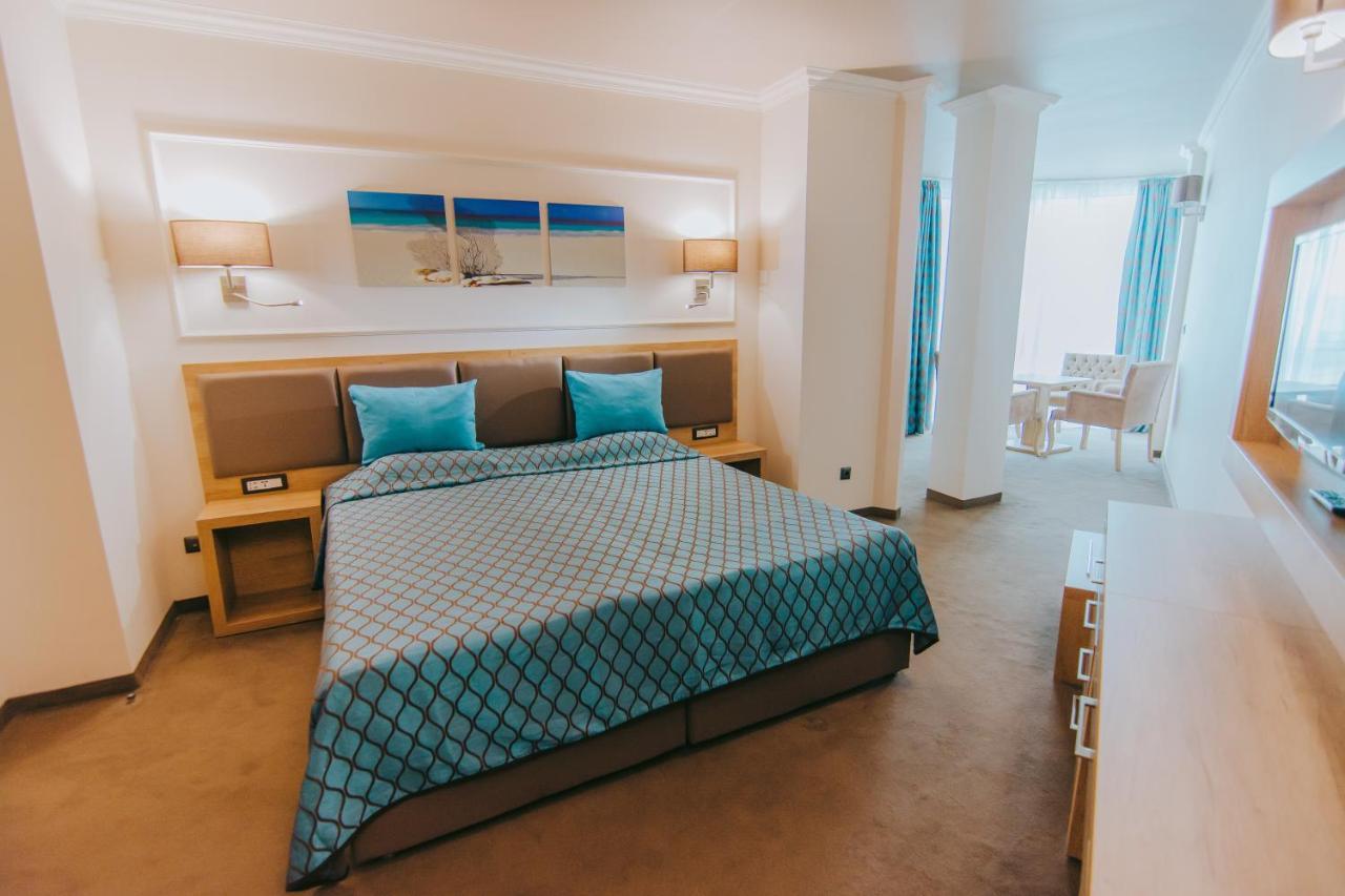 One-Bedroom Suite Balcony Sea View