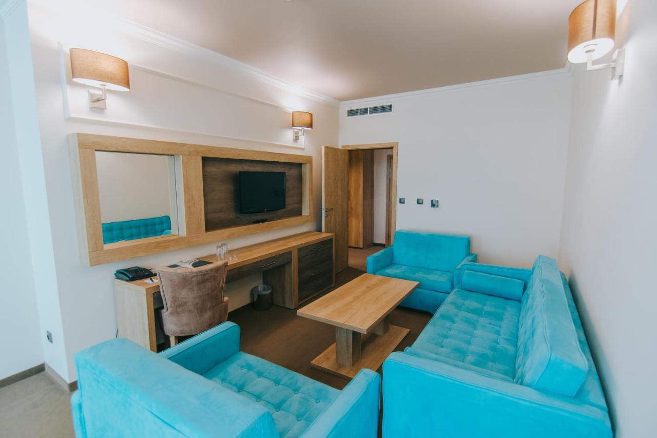 One-Bedroom Suite Balcony Sea View