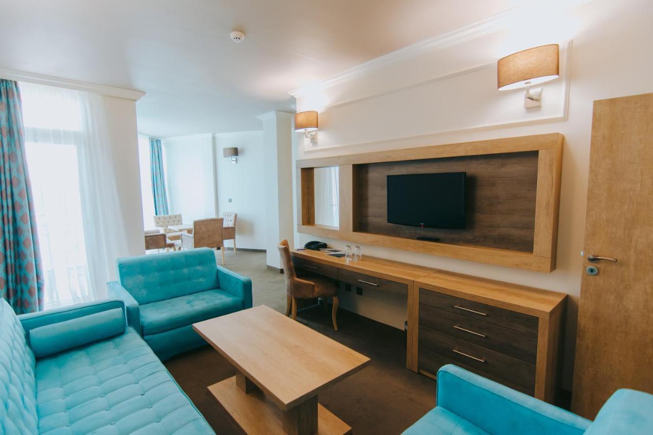 One-Bedroom Suite Balcony Sea View