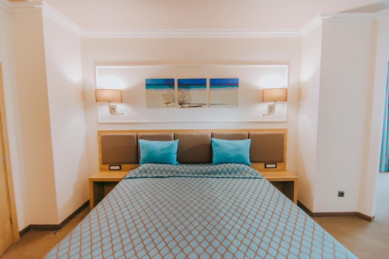 One-Bedroom Suite Balcony Sea View