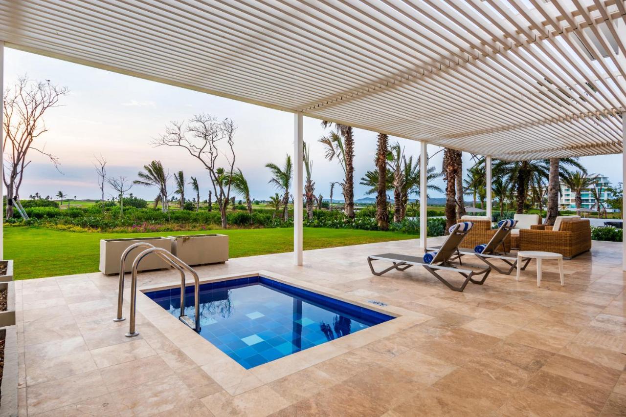 Preferred Club Presidential Suite Swim-Out Tropical