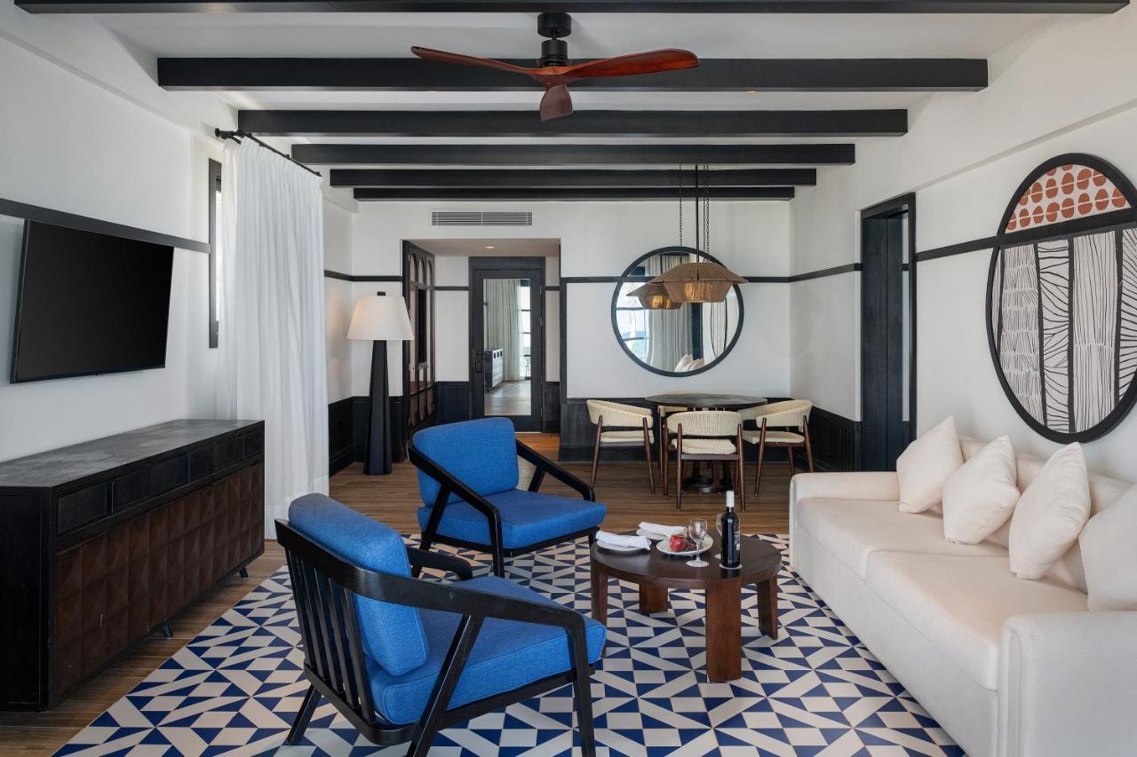 Privilege Master Suite Swim Up Ocean Front