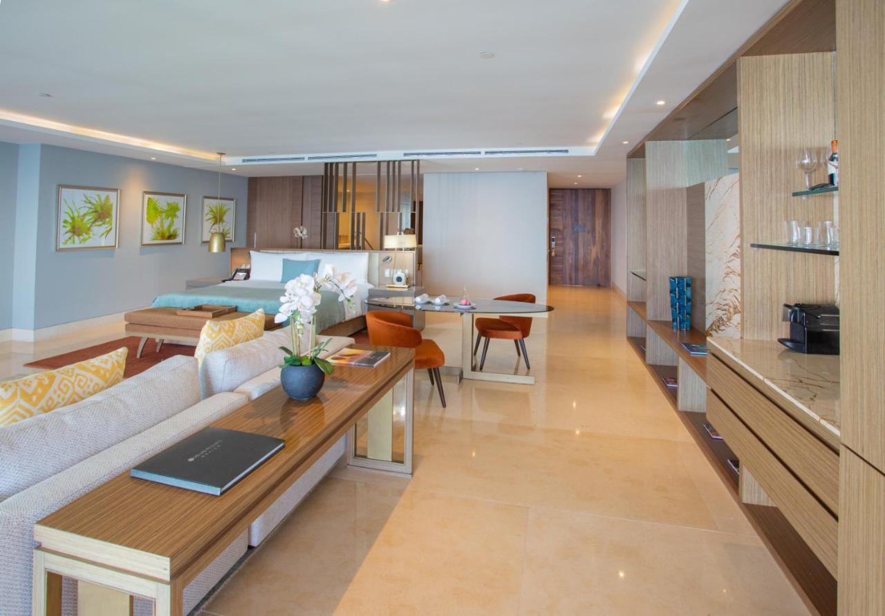 Grand Class Corner Suite