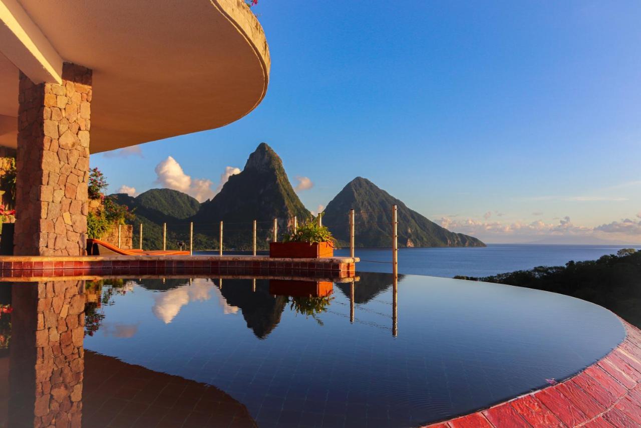 Galaxy Infinity Pool Sanctuary