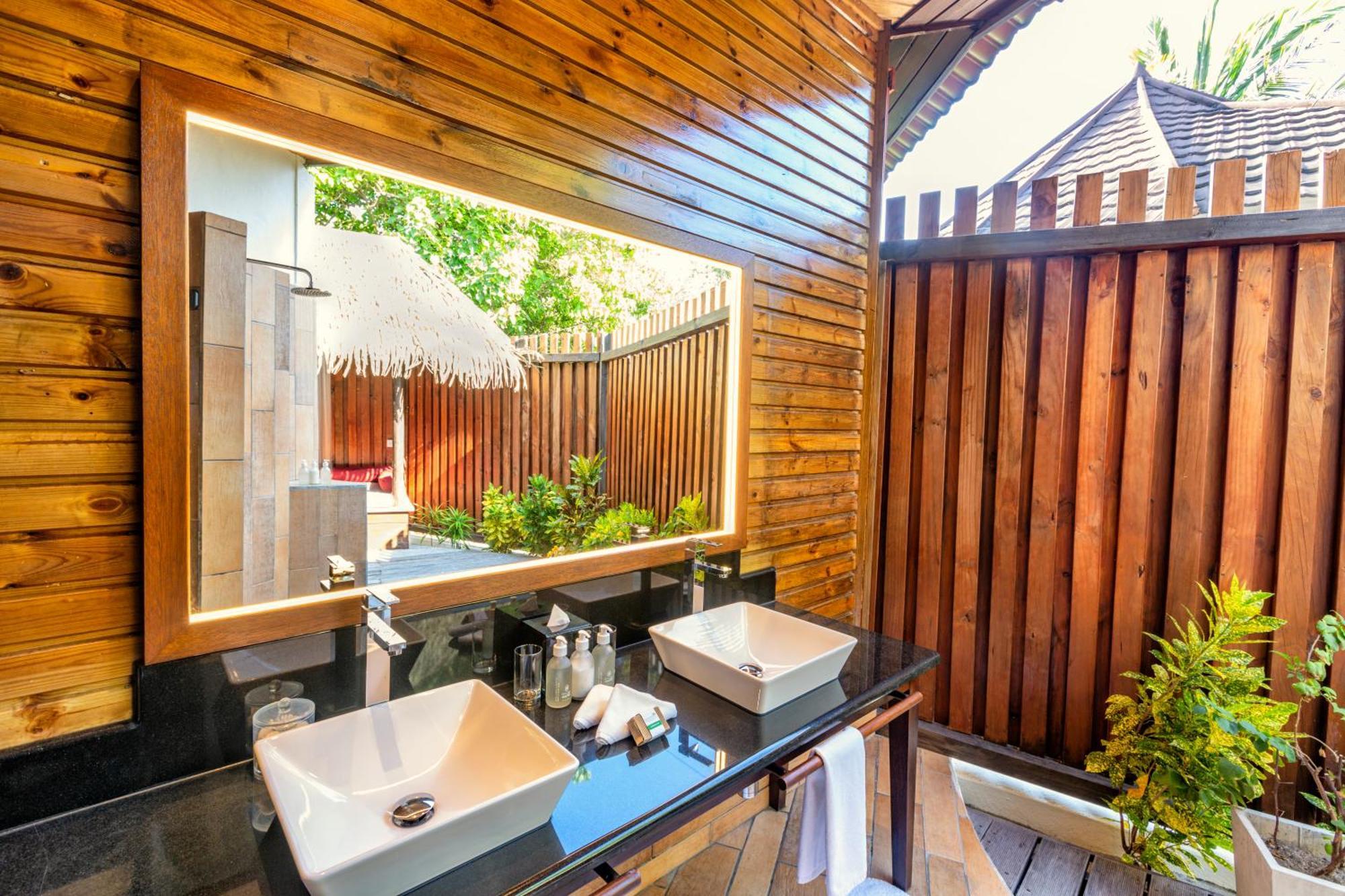 Premium Beach Villa Jetted Tub