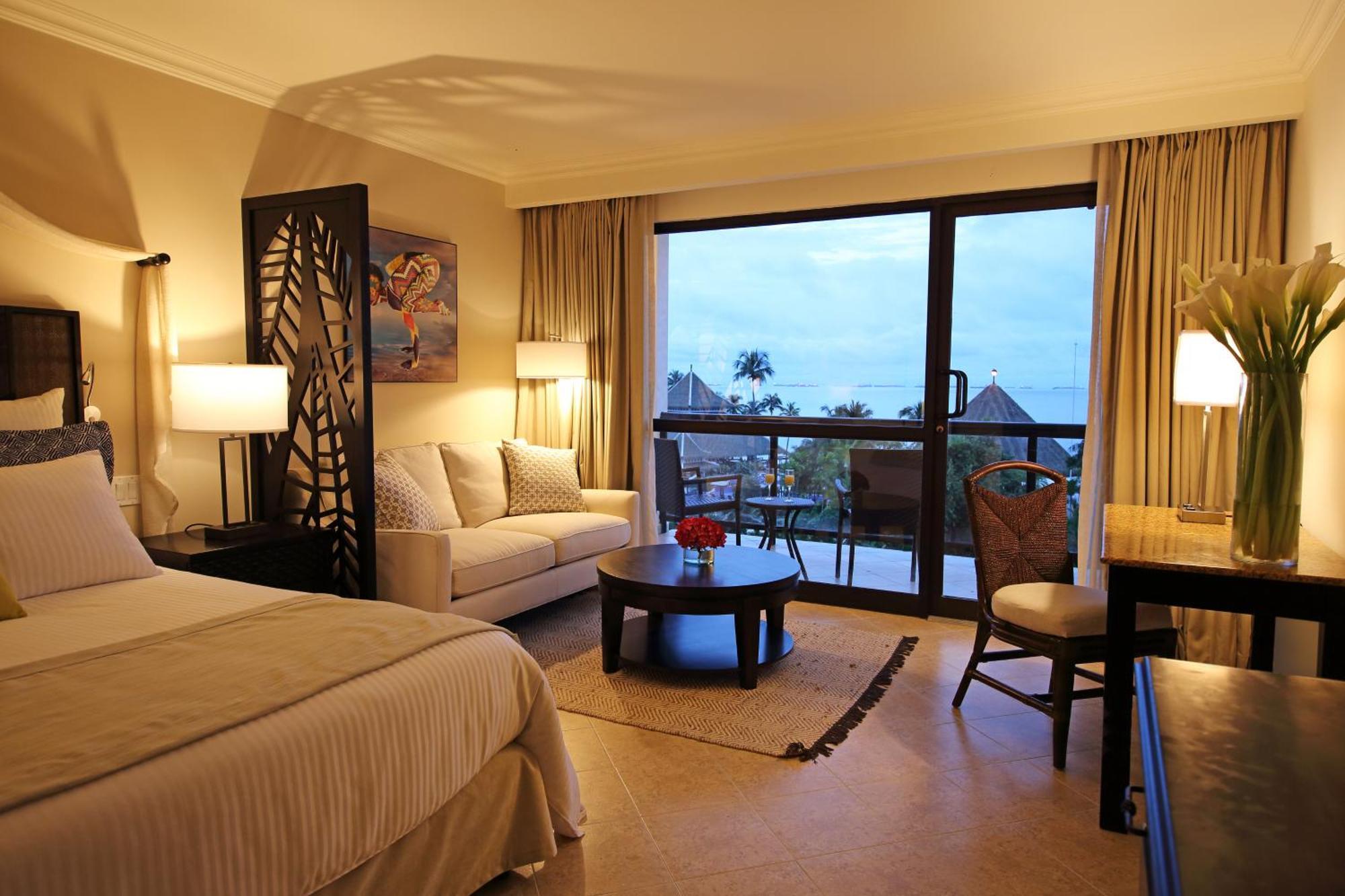 Deluxe King Partial Ocean View