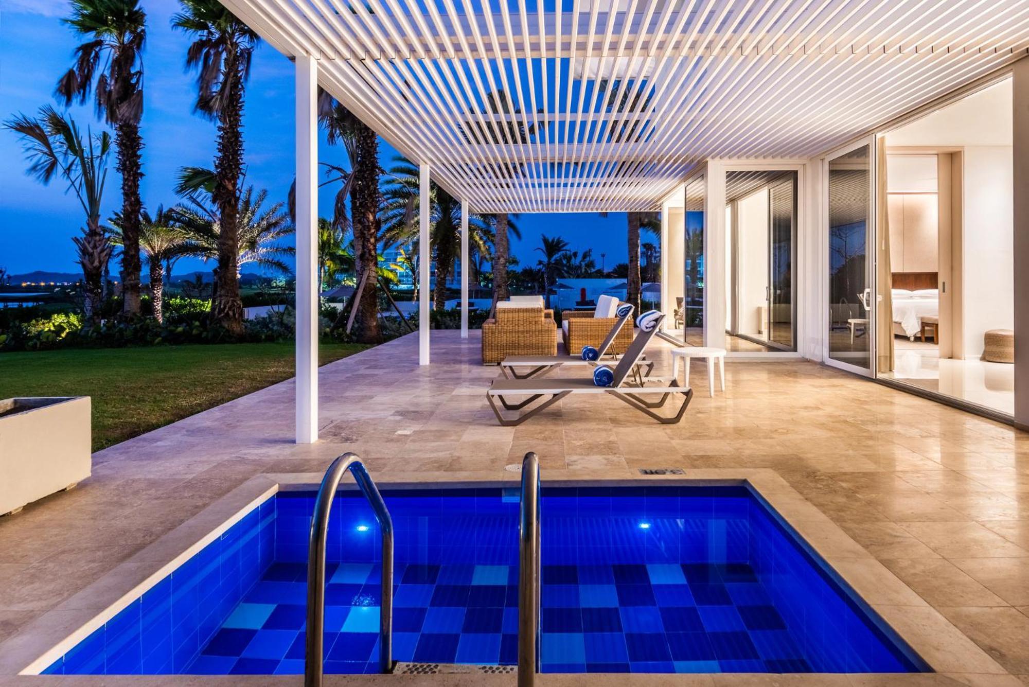 Preferred Club Two-Bedroom Suite Swim-Out