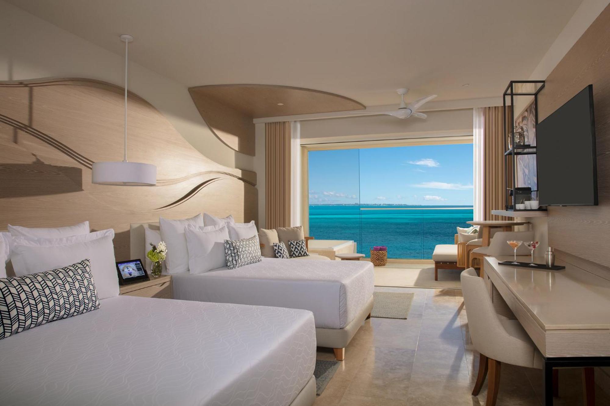 Xhale club Junior Suite upper Ocean Front King