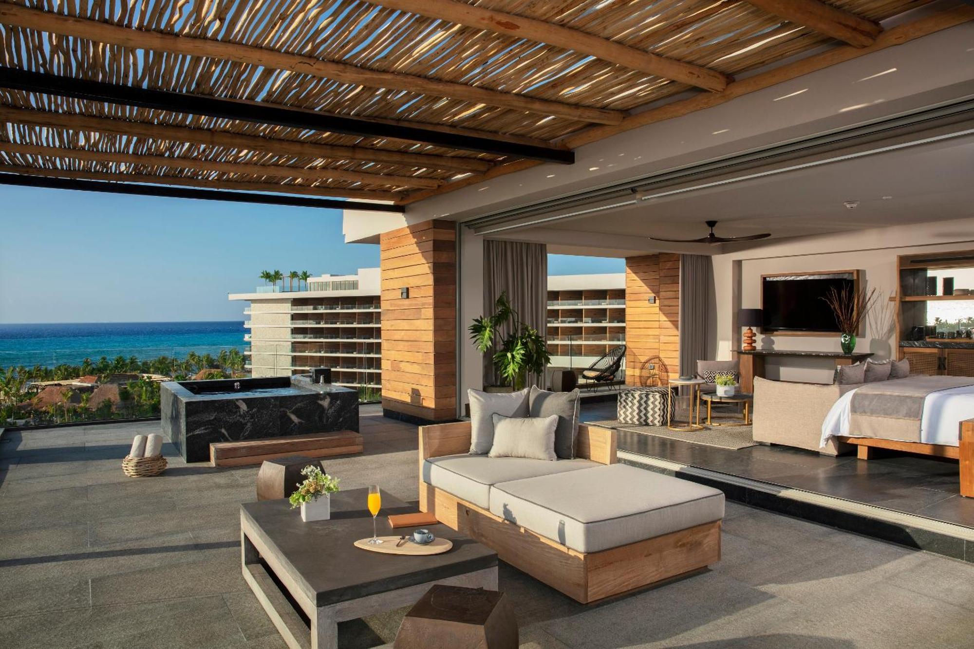 Preferred Club Paramount Suites Ocean View King