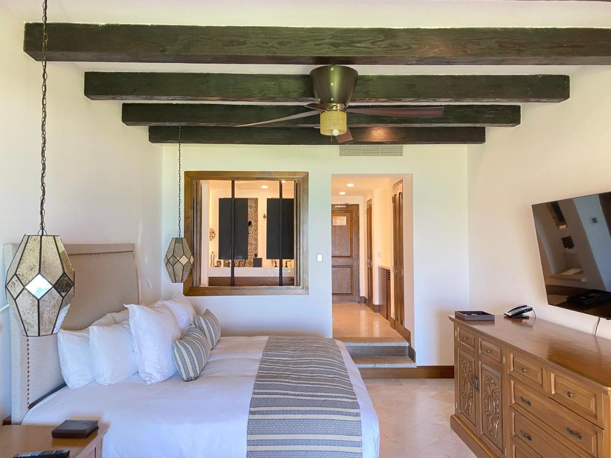 Junior Suite Ocean Front King
