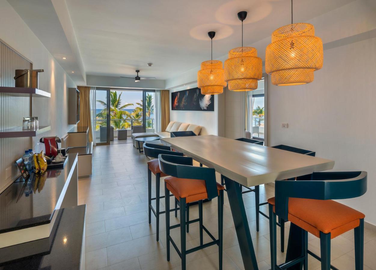 Luxury Presidential Ocean Front Swim Out One Bedroom Suite Diamond Club,1287873988:JPEG