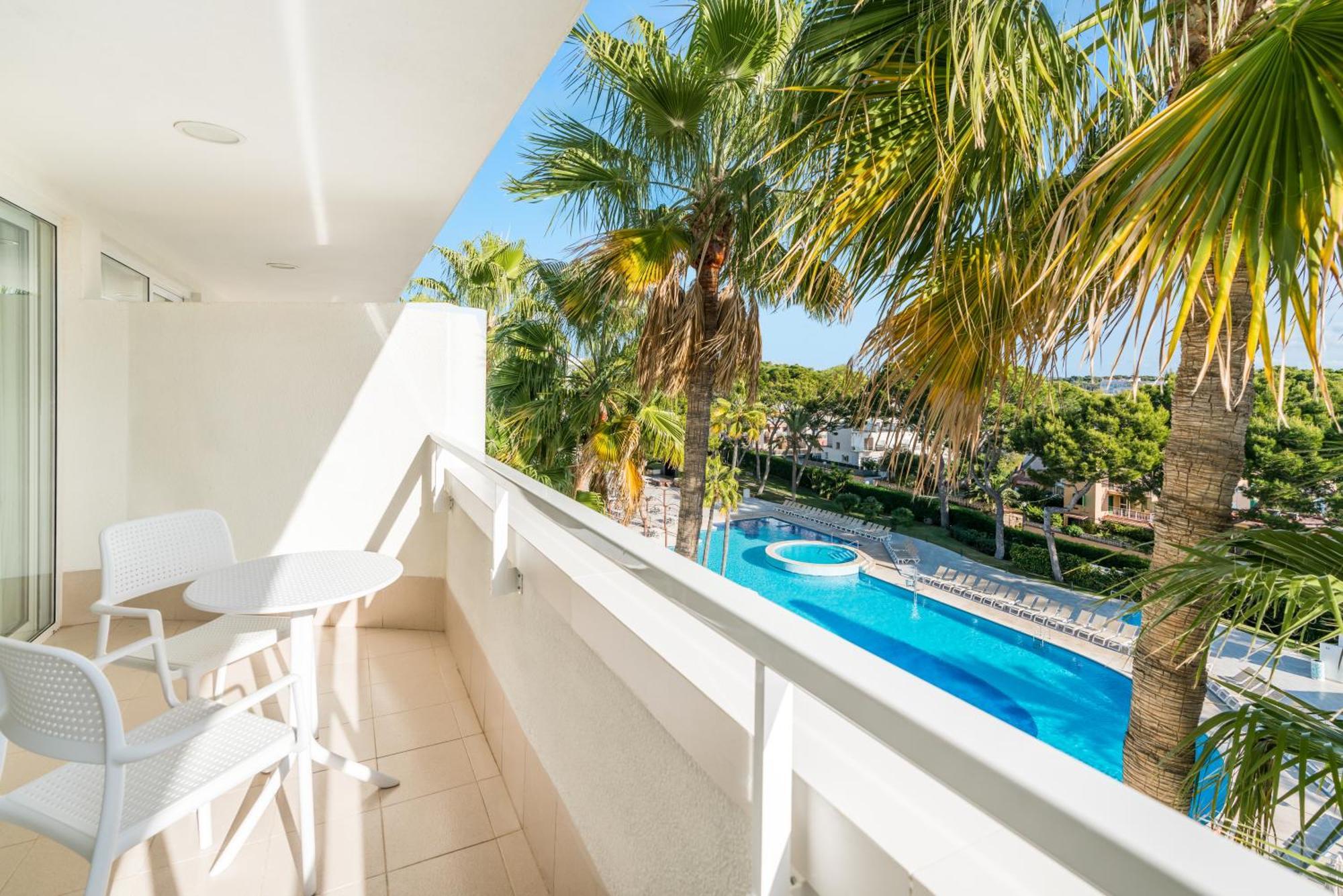 Double or Twin Room Pool View,1557513277:JPEG