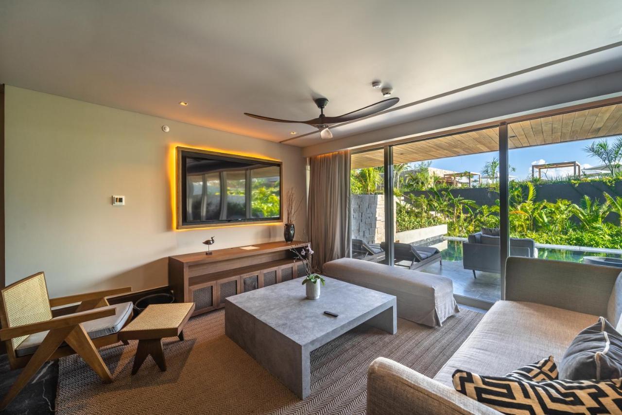 Master Suite Swim Out Tropical View