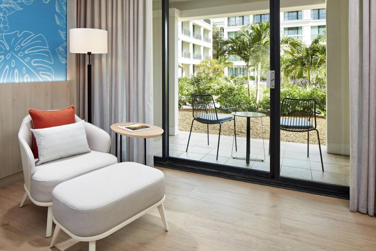 Guest room, 1 King, Garden View, Balcony
