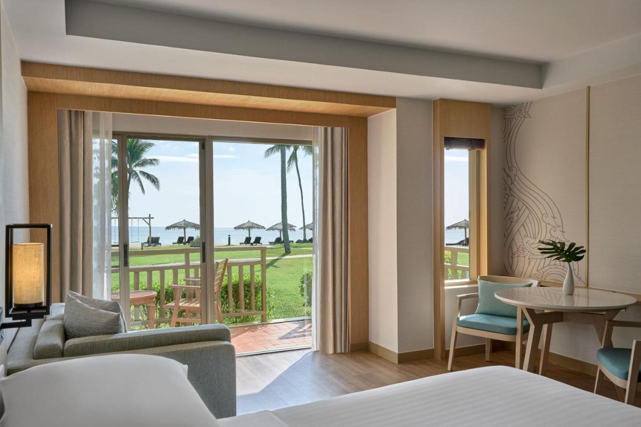 Larger Guest room 2 Doubles Ocean view Beach front access Terrace
