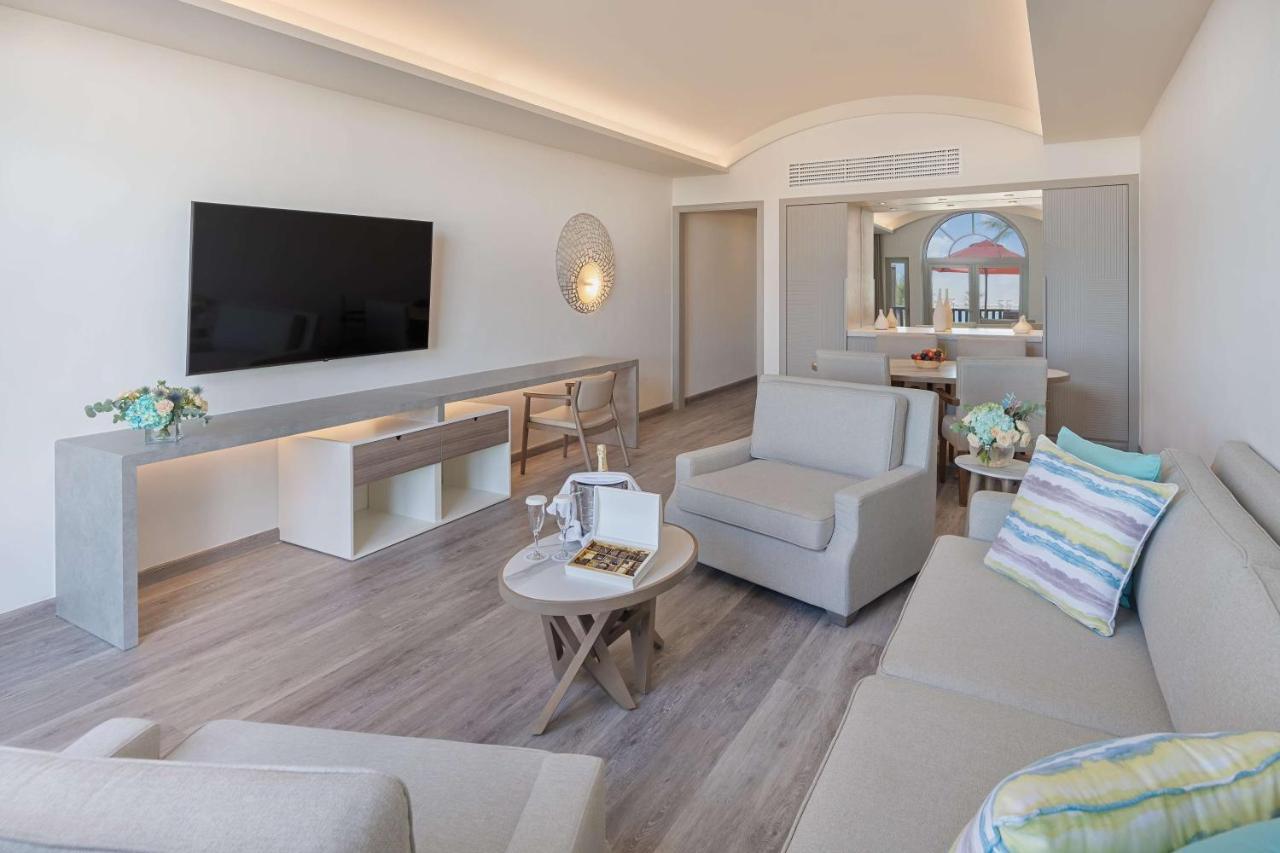 Sea View One Bedroom Suite Lounge Access Dedicated Pool & Beach