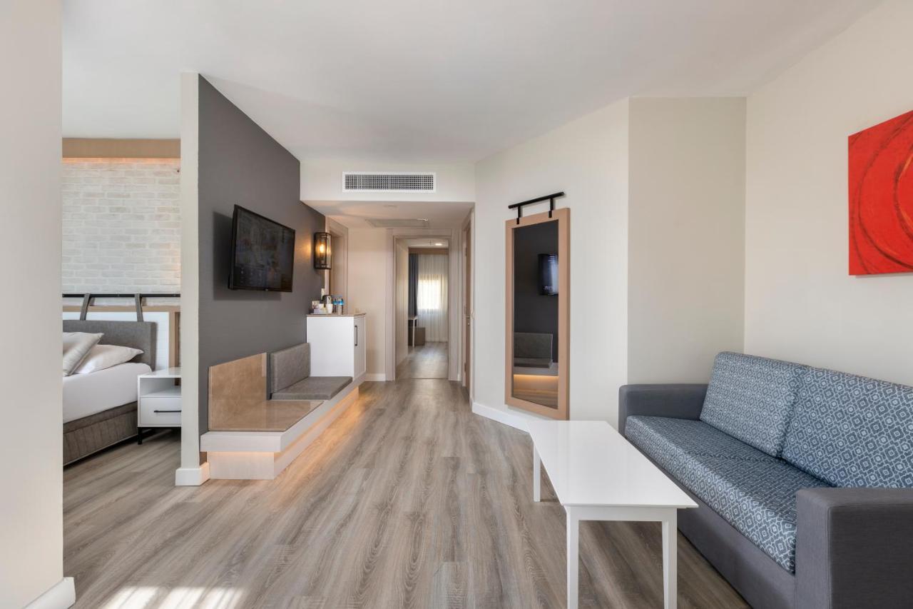 Family Room,1356520301:JPEG