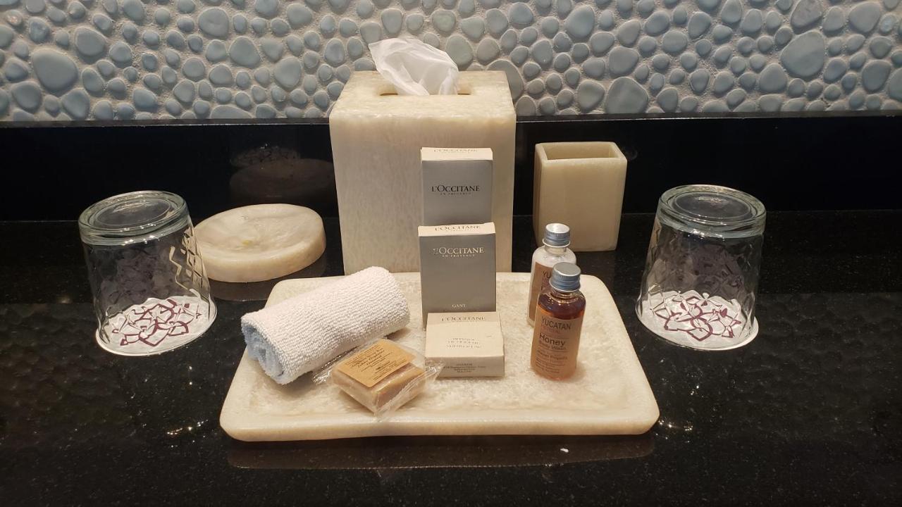 Honeymoon Suite