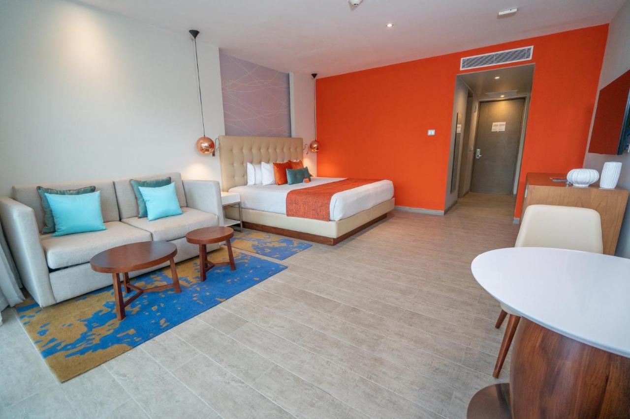 Nest Swim-Up Suite