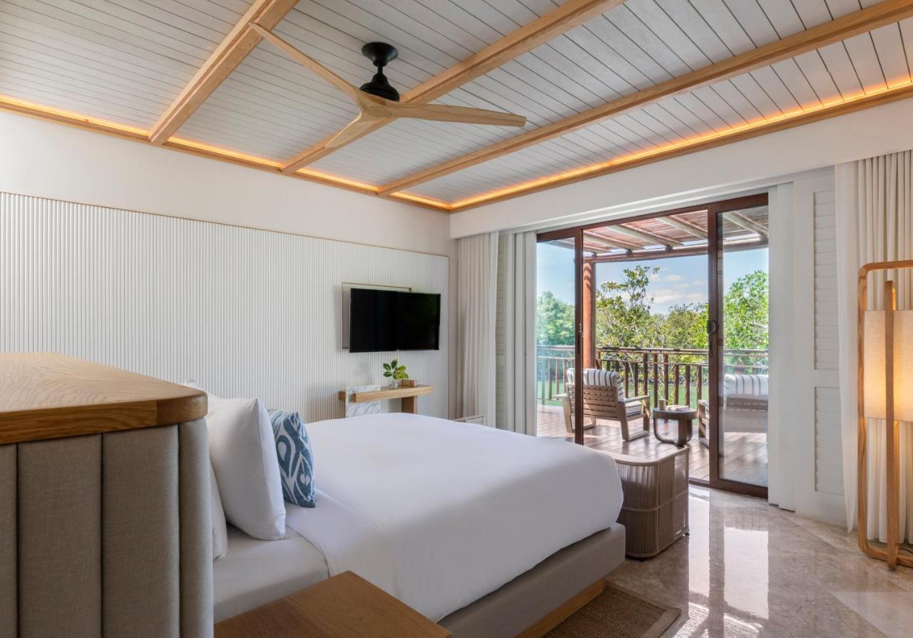 Beach Area Suite King