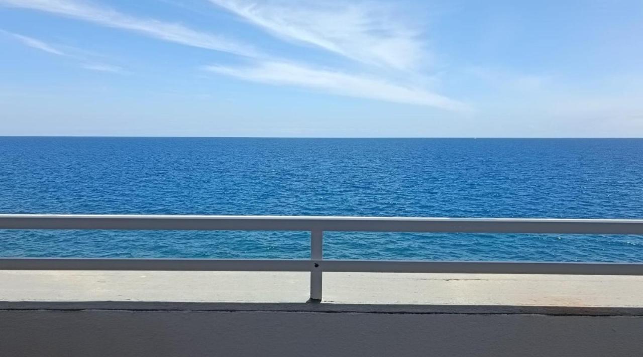One-Bedroom Apartment Sea View
