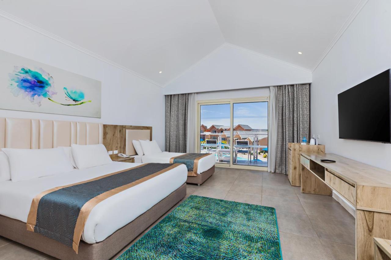 Deluxe Doppel-/Zweibettzimmer mit Poolblick