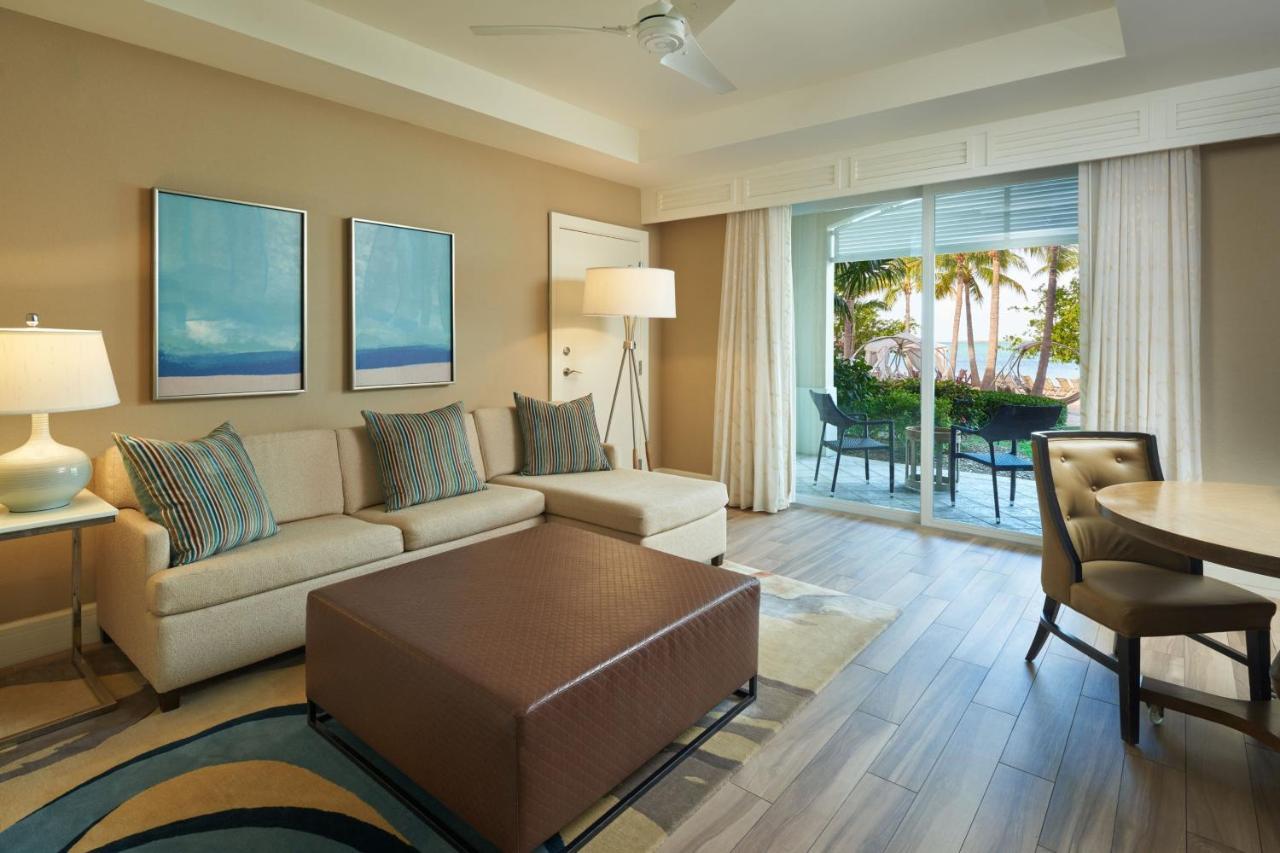Bay Front Suite, 1 Bedroom Suite, 2 Queen, Sofa bed, Balcony
