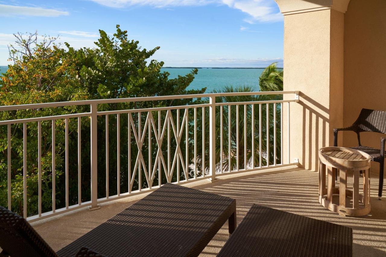 Bay Front Suite 1 Bedroom Suite 2 Queen Sofa bed Balcony