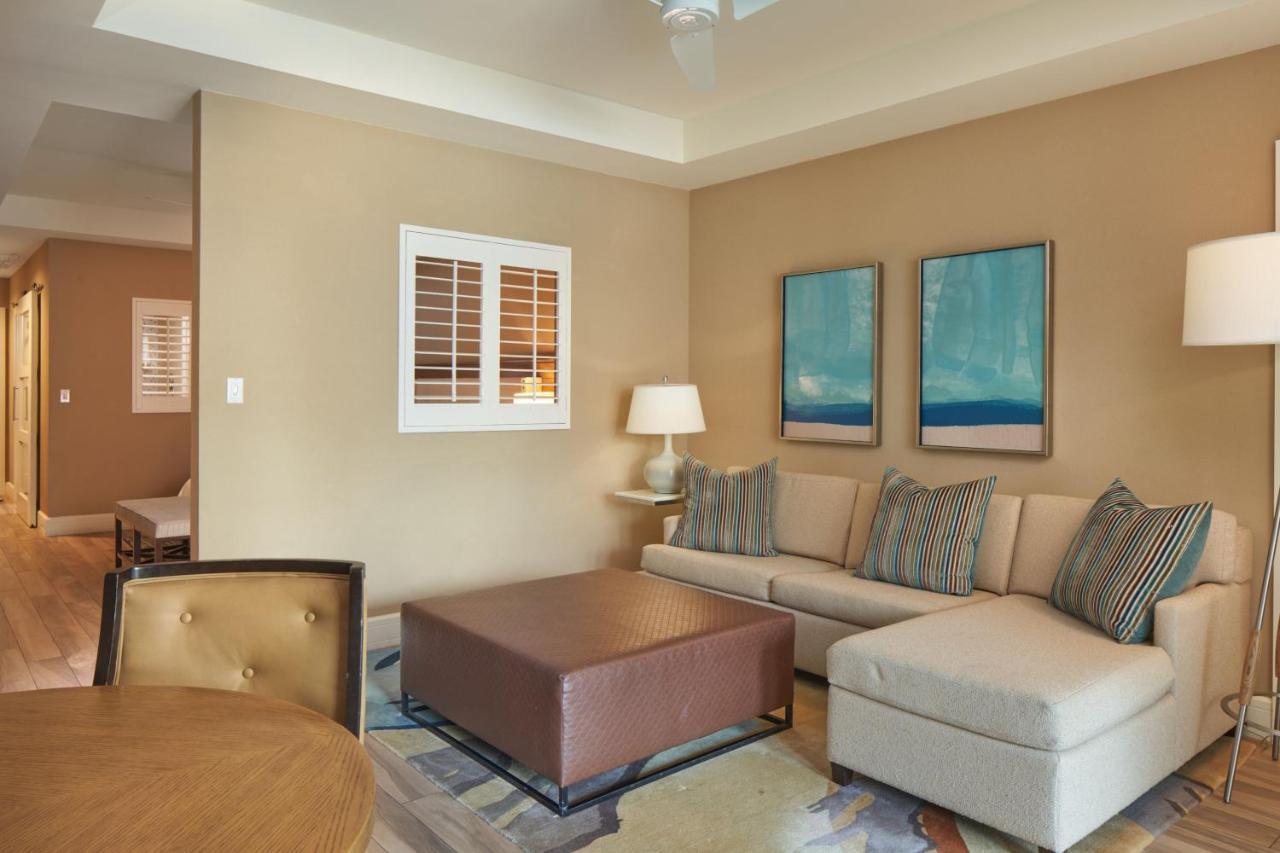 Bay Front Suite 1 Bedroom Suite 1 King Sofa bed Balcony