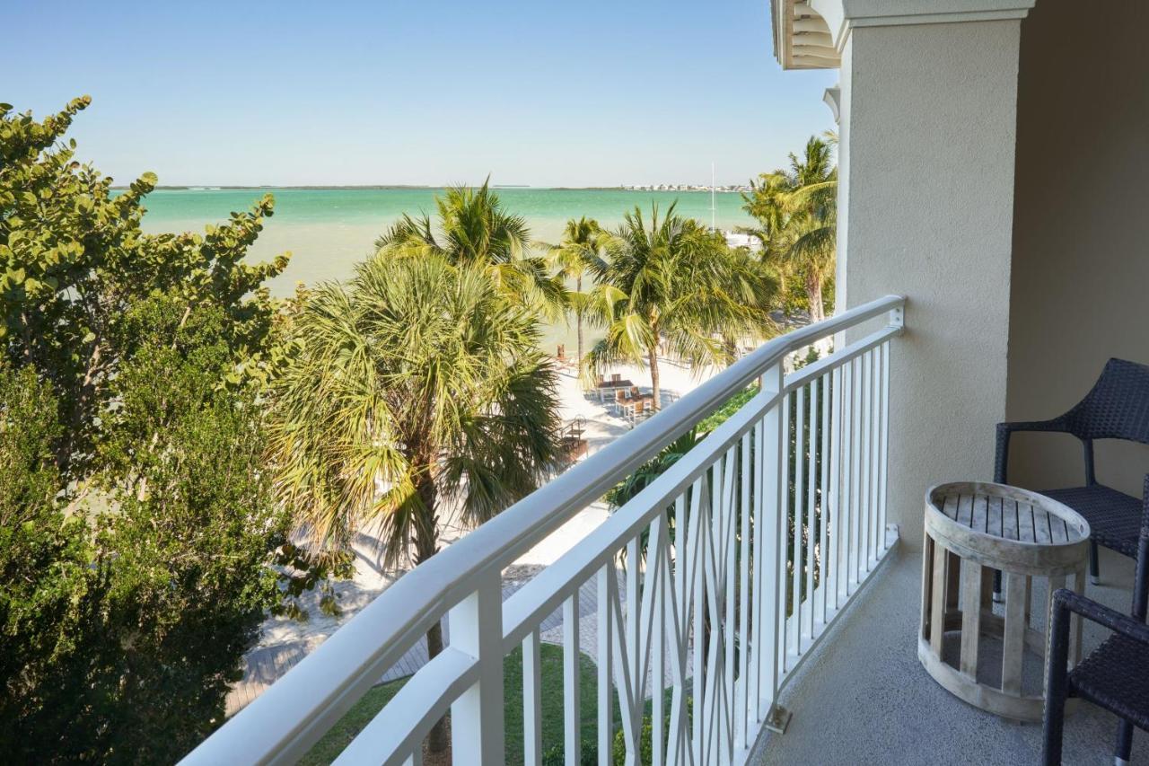 Bay Front Suite 1 Bedroom Suite 2 Queen Sofa bed Balcony
