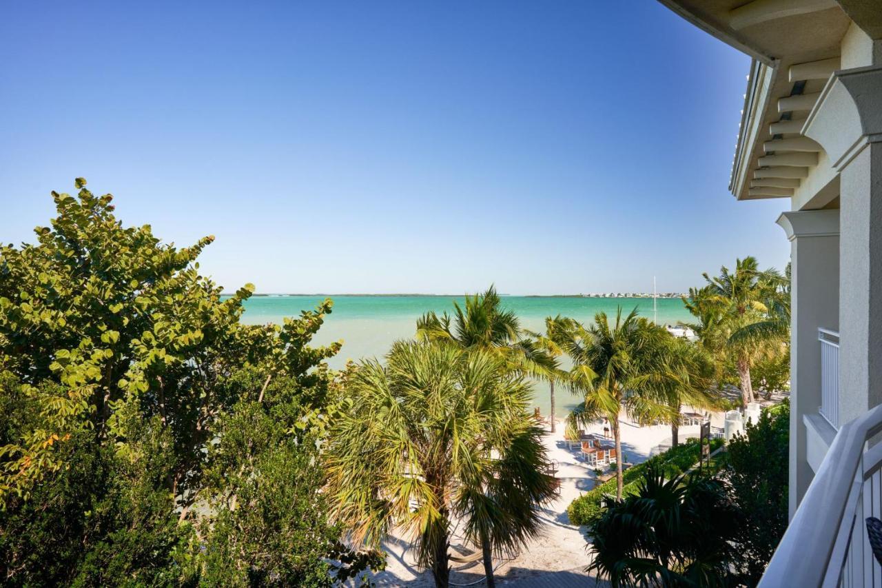 Bay Front Suite 1 Bedroom Suite 2 Queen Sofa bed Balcony