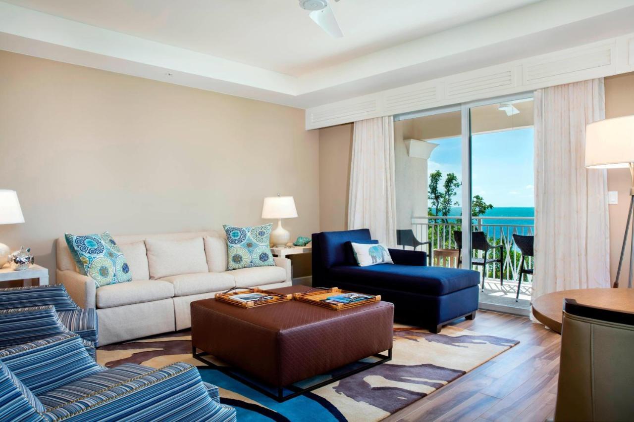 Bay Front Suite 1 Bedroom Suite 2 Queen Sofa bed Balcony
