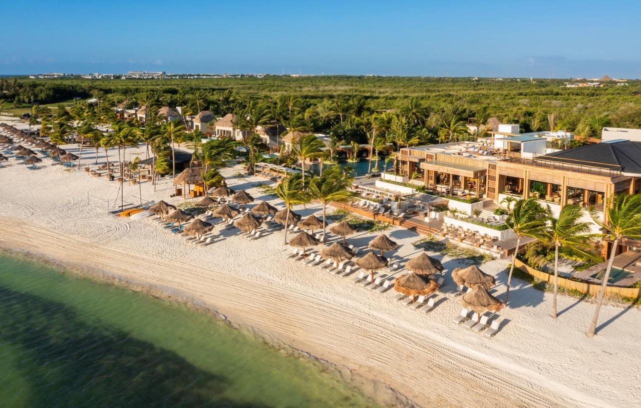 Beach Front Casita Two Queen Beds Private Stairway to the Beach – Butler Service