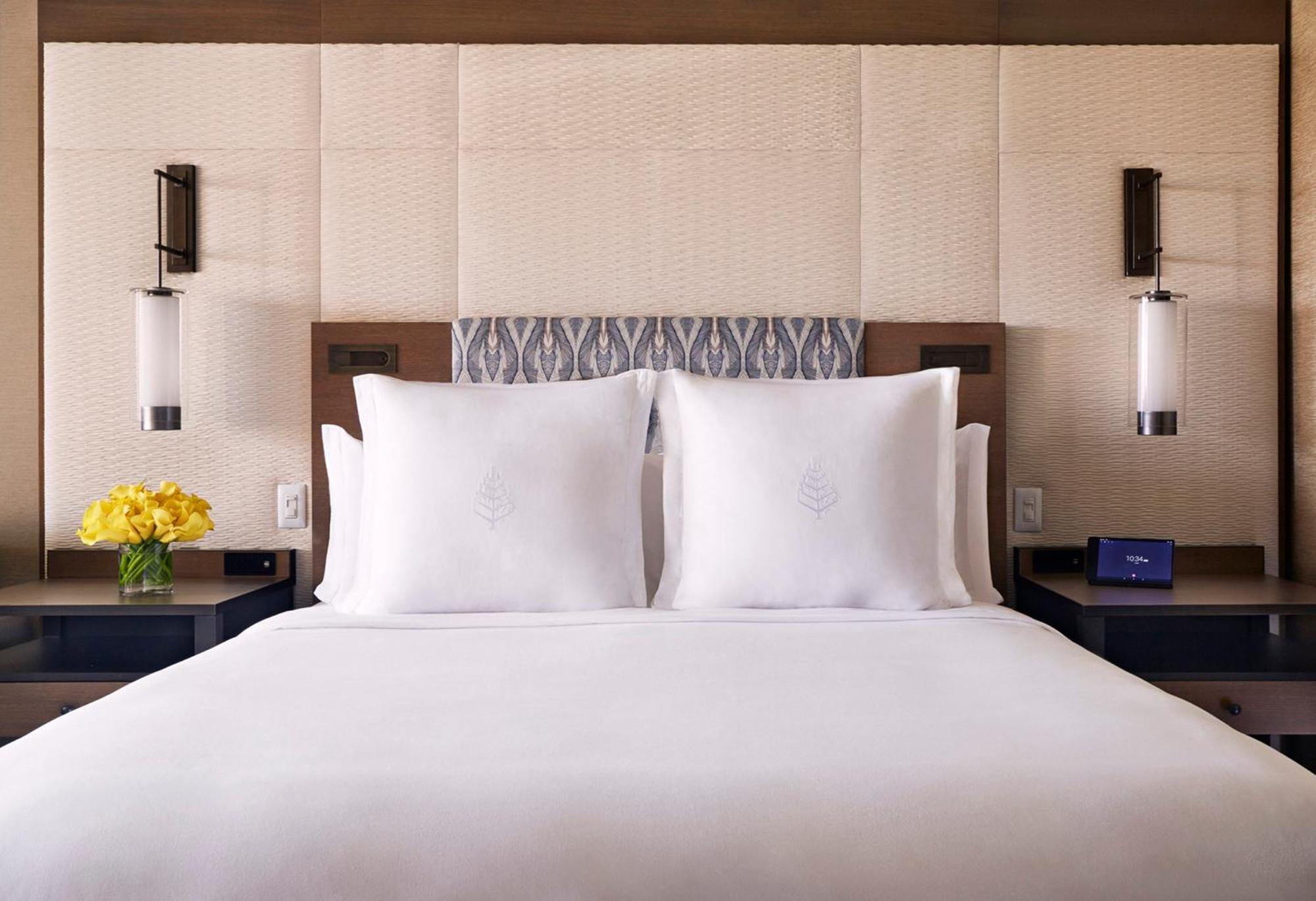 Club Floor Ocean Front Prime Suite King Bed