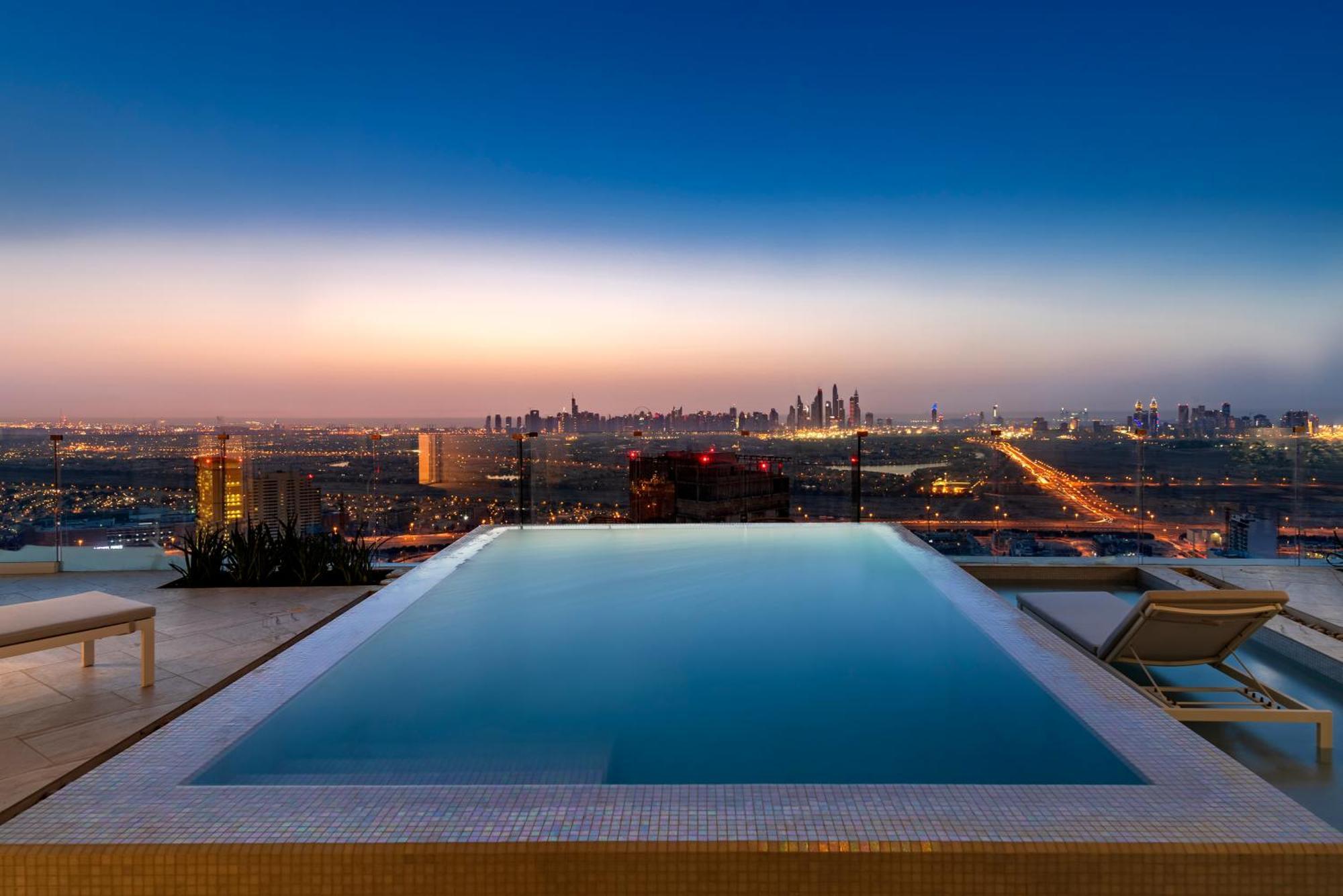 4 Bedroom Sky Villa Pool Including & Party Access
