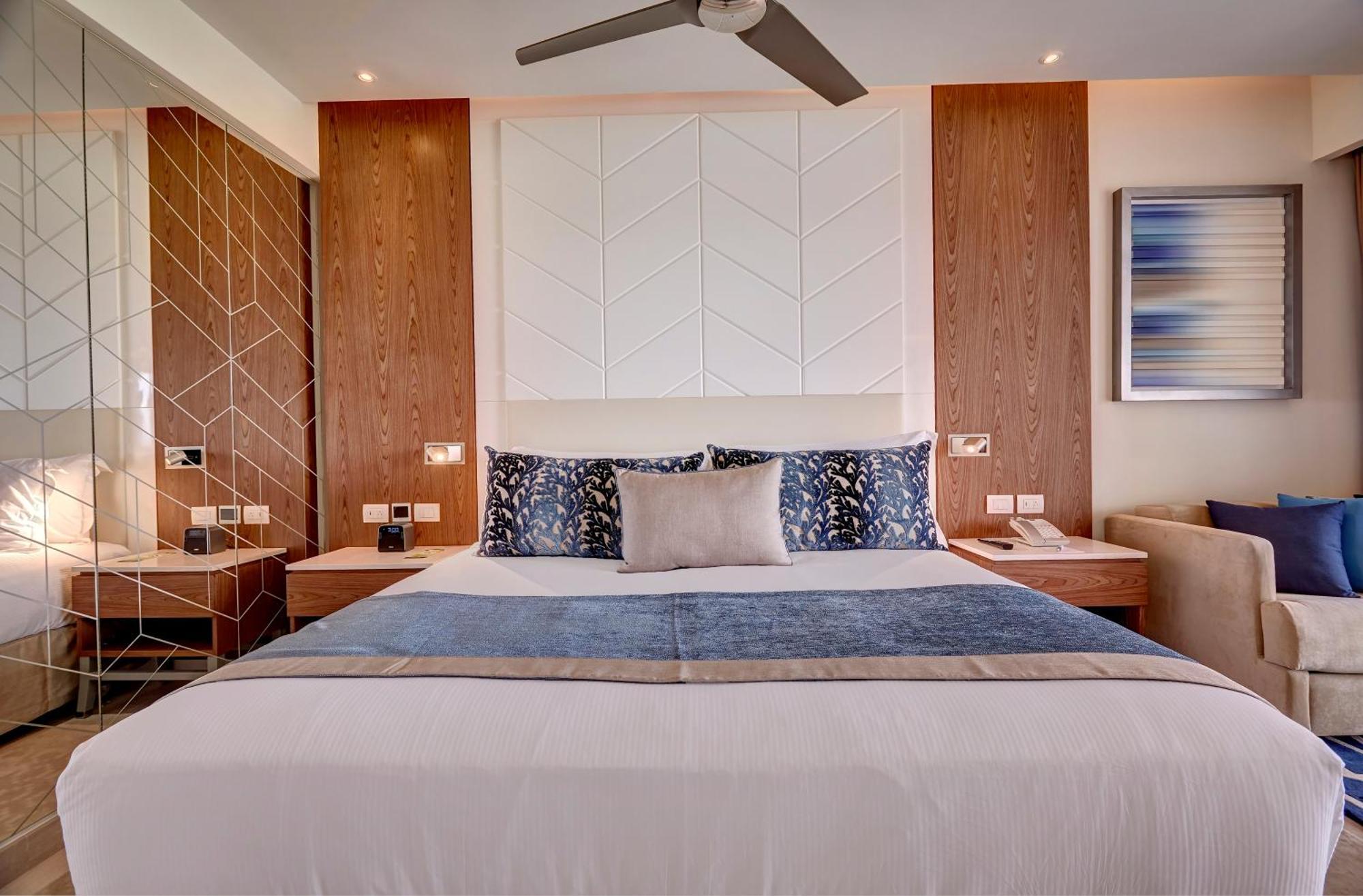 Luxury Junior Suite Swim Out Diamond Club,1455931399:JPEG