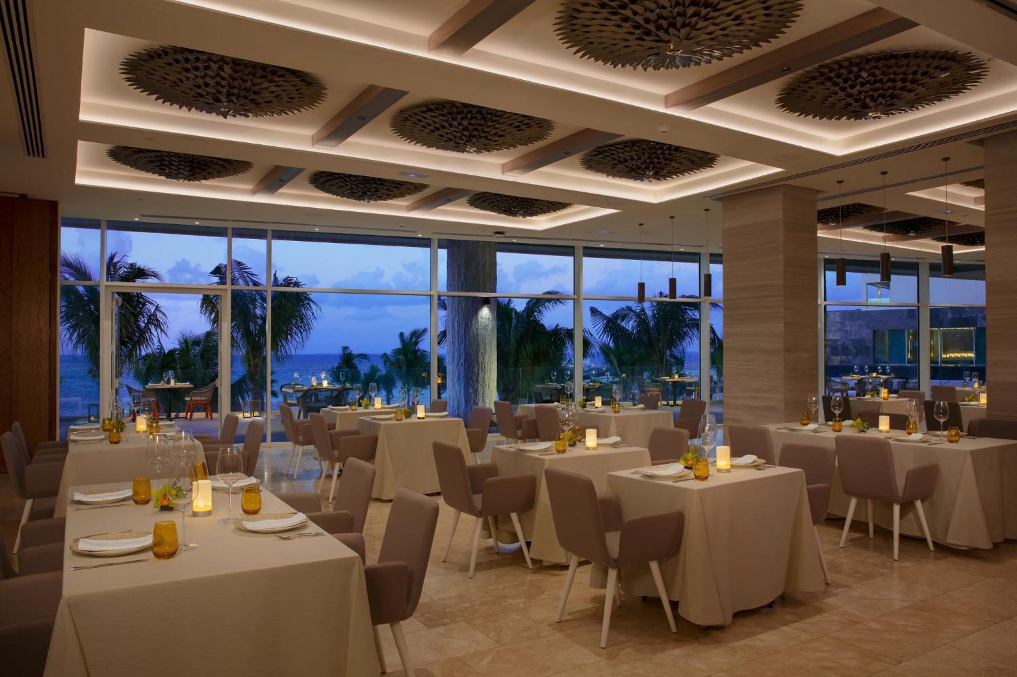 Xhale club Junior Suite upper Ocean Front King