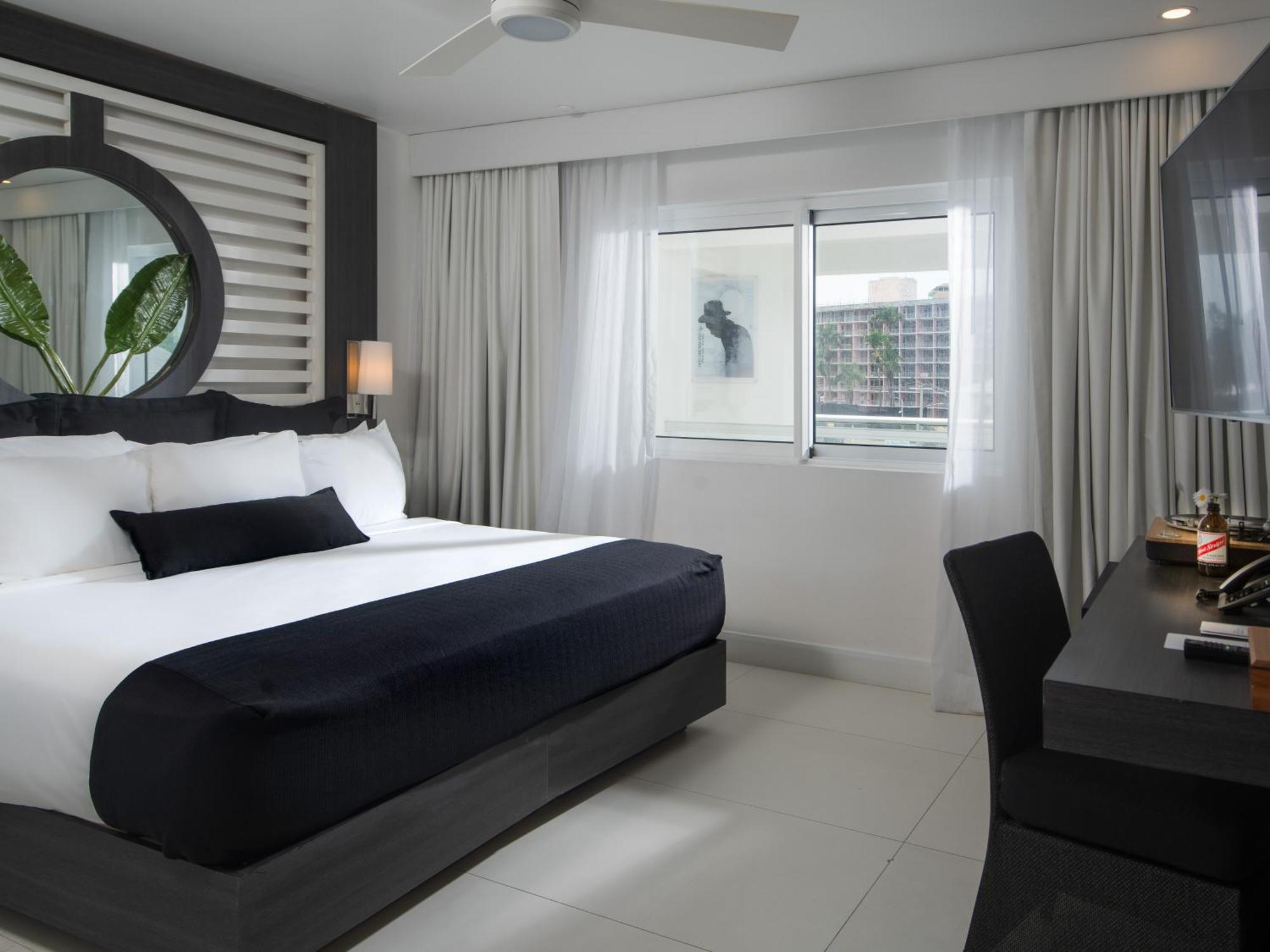 Mini King Room