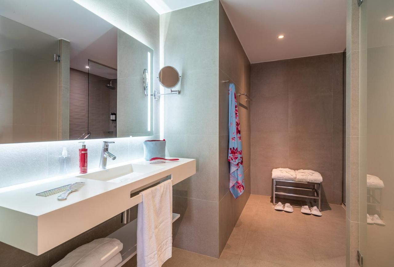 Suite with Sea View (2 Adults + 1 Child)