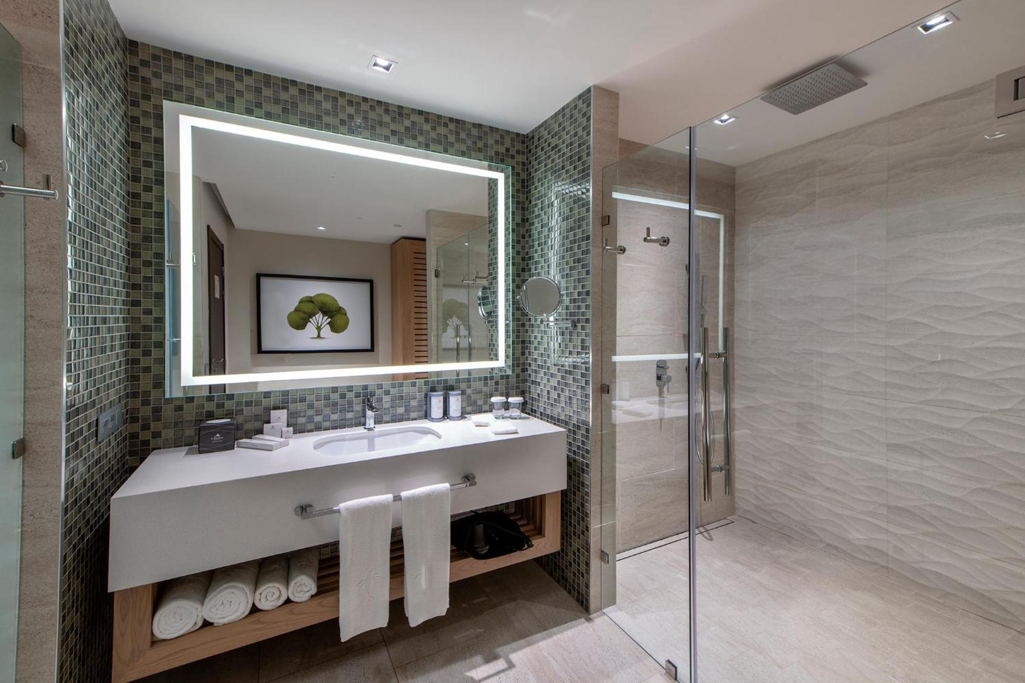 Resort Queen Swim Up Junior Suite